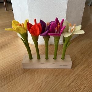 Lovevery felt flowers